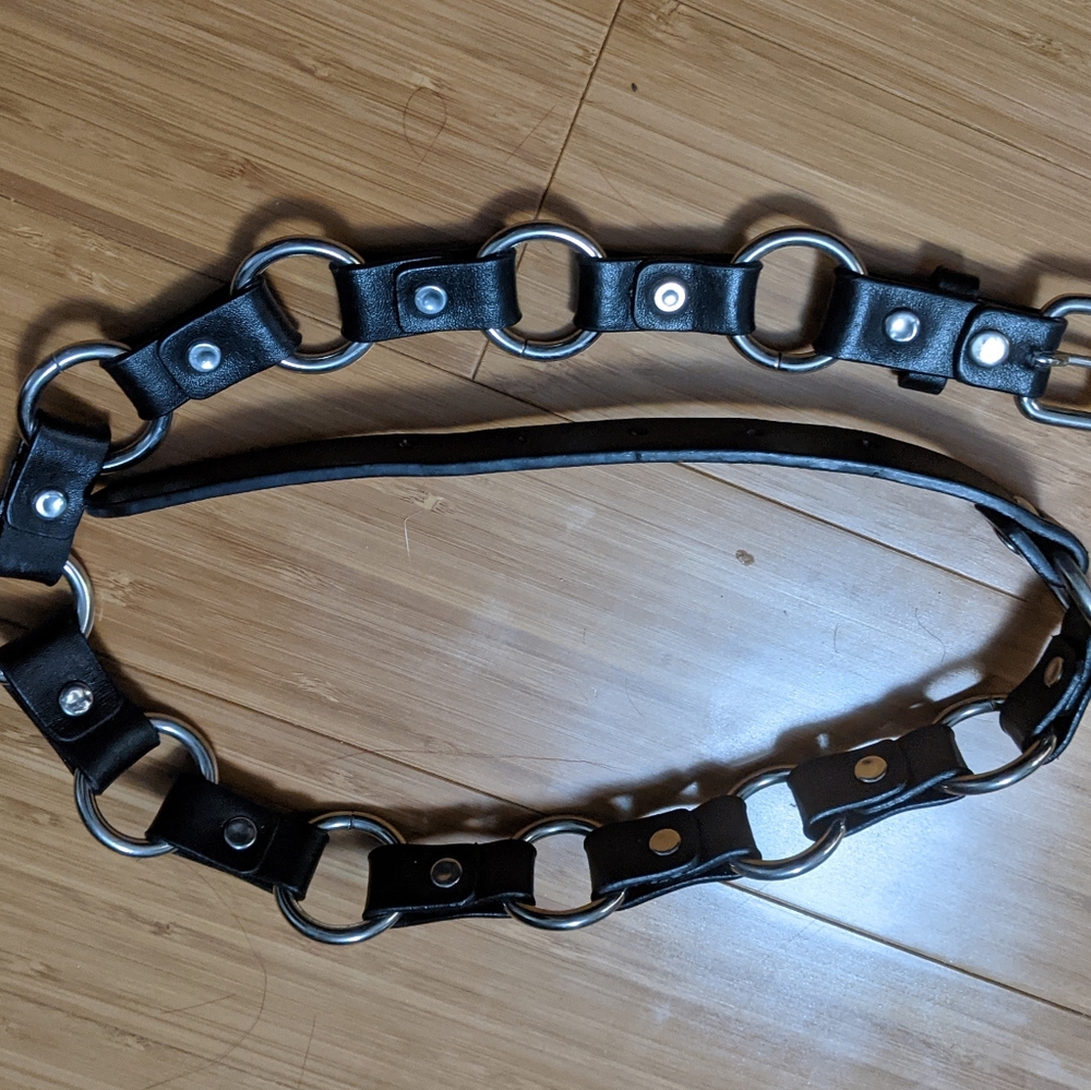 Hot Topic Metal Ring Belt